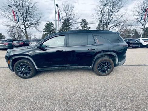 Used 2024 Chevrolet Traverse LT w/ Midnight/Sport Edition image 2