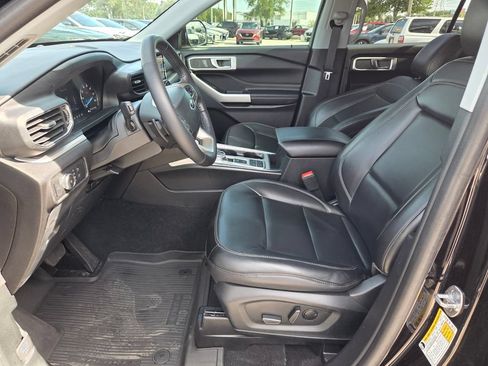 Used 2021 Ford Explorer XLT w/ Equipment Group 202A RWD image 3