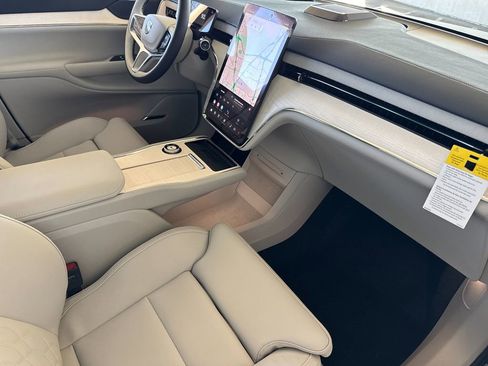 New 2025 Volvo EX90 Plus w/ Protection Package Premier image 16