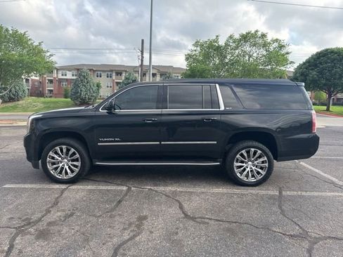 Used 2019 GMC Yukon XL SLT AWD/4WD image 3