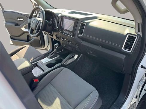 Used 2023 Nissan Frontier SV w/ SV Convenience Package image 9