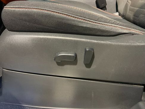 Used 2022 Nissan Frontier PRO-4X w/ Technology Package image 11