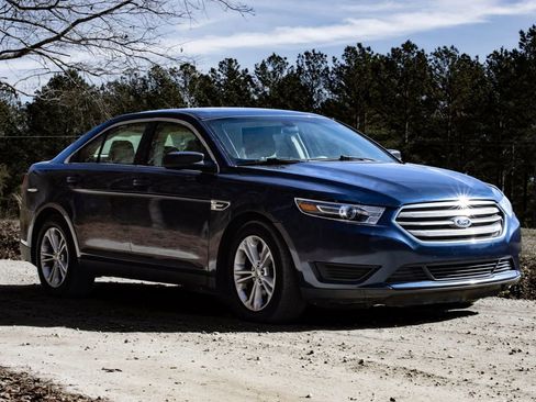 Used 2016 Ford Taurus SE FWD image 5