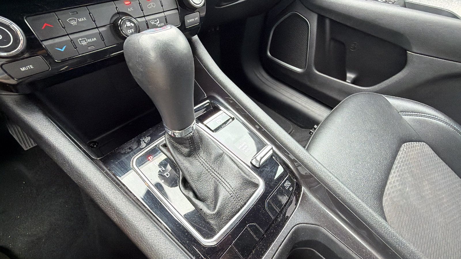 Used 2024 Jeep Compass Latitude w/ Altitude Special Edition AWD/4WD image 31