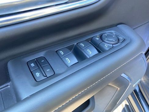 Used 2023 GMC Yukon SLT w/ SLT Premium Package image 19