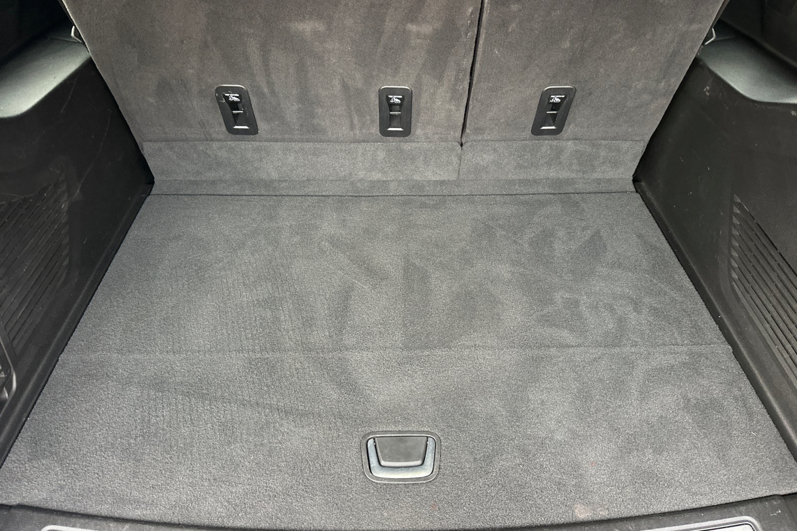 Used 2025 GMC Yukon XL Denali AWD/4WD image 15