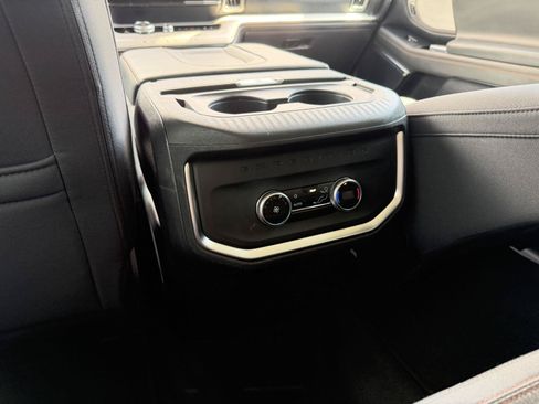 Used 2025 Ford Expedition Active AWD/4WD image 9
