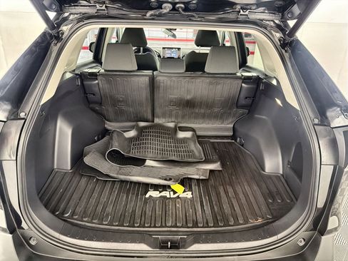 Used 2021 Toyota RAV4 XLE w/ Convenience Package image 24