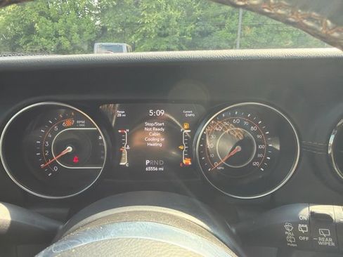 Used 2021 Jeep Wrangler Unlimited Sahara AWD/4WD image 15