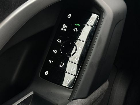 Used 2025 Audi SQ5 Premium Plus image 32