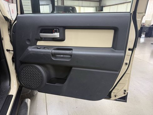 Used 2010 Toyota FJ Cruiser 4WD image 15