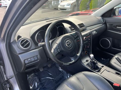 Used 2005 MAZDA MAZDA3 s w/ Moonroof & 6-CD Pkg image 10