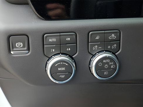 New 2026 GMC Sierra 1500 SLT image 18