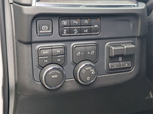 New 2026 Chevrolet Suburban LS image 12