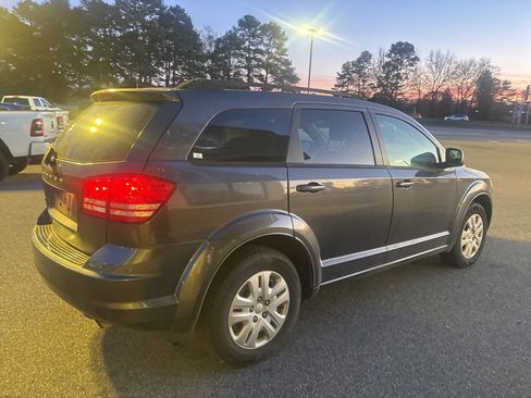 Used 2018 Dodge Journey SE image 8