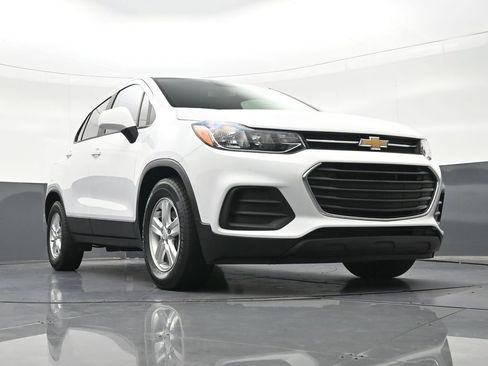Used 2020 Chevrolet Trax LS FWD image 33