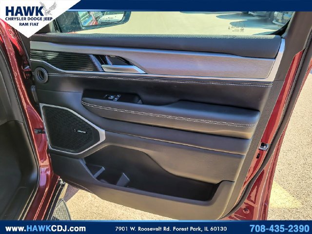 Used 2026 Jeep Grand Wagoneer Limited AWD/4WD image 31
