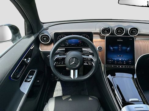 Used 2024 Mercedes-Benz GLC 300 4MATIC image 23