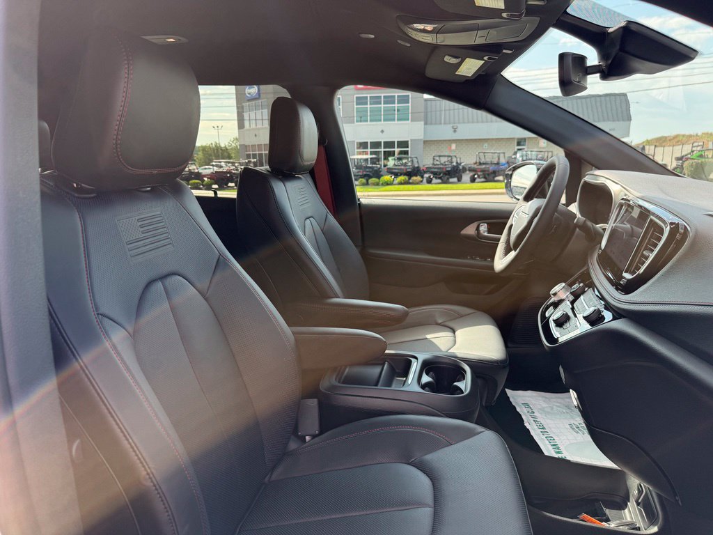 New 2027 Chrysler Pacifica Select FWD image 24