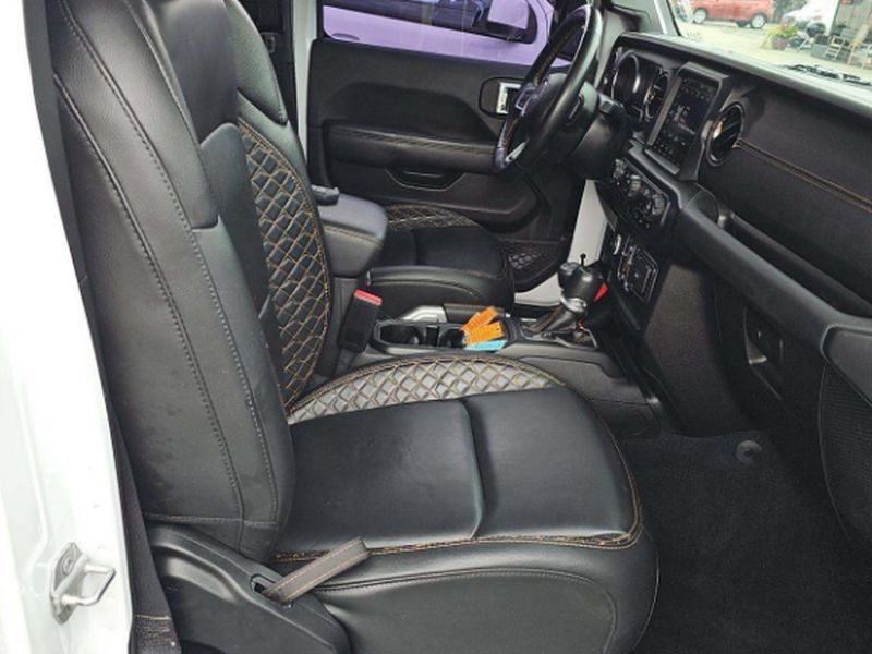Used 2022 Jeep Wrangler Unlimited Sahara AWD/4WD image 5