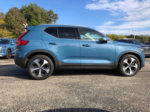 Used 2023 Volvo XC40 B5 Plus w/ Protection Package Premier image 8