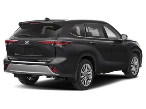 New 2026 Toyota Highlander Platinum AWD/4WD image 2