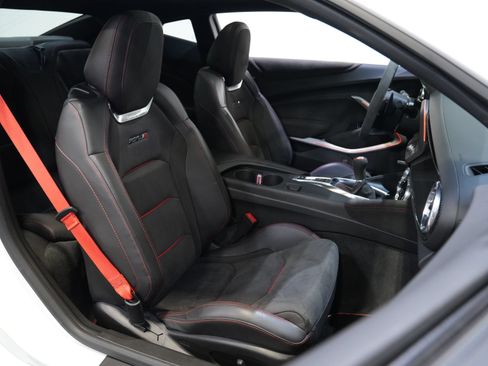 Used 2018 Chevrolet Camaro ZL1 RWD image 31