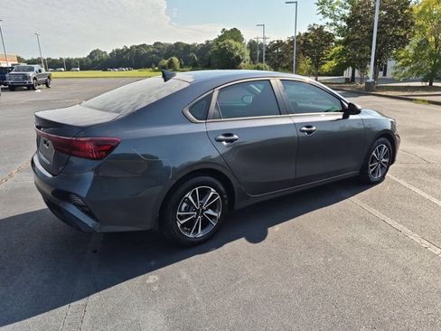 Used 2024 Kia Forte LXS w/ LXS Technology Package FWD image 4