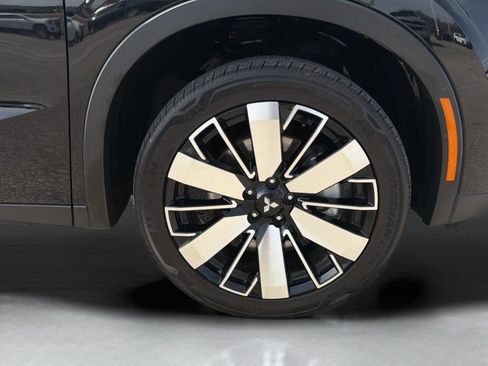 Used 2025 Mitsubishi Outlander SE image 9