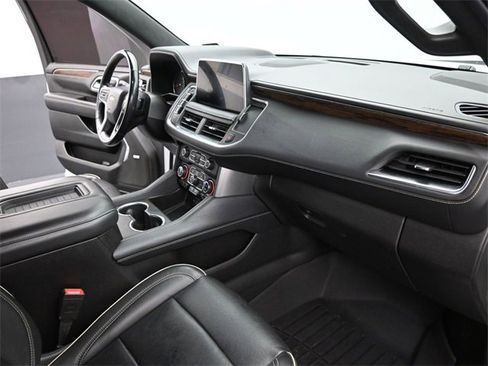 Used 2021 Chevrolet Suburban Premier w/ Premium Package image 27