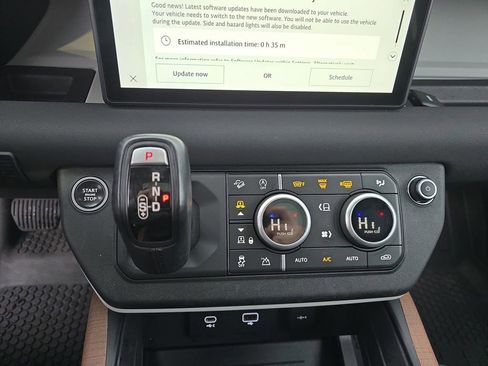Used 2021 Land Rover Defender 110 SE image 22