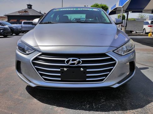 Used 2017 Hyundai Elantra SE FWD image 2