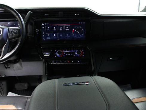 Used 2024 GMC Sierra 3500 AT4 w/ AT4 Premium Plus Package AWD/4WD image 18