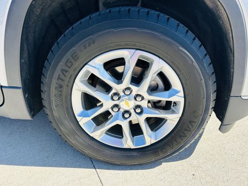 Used 2019 Chevrolet Traverse LT FWD image 41