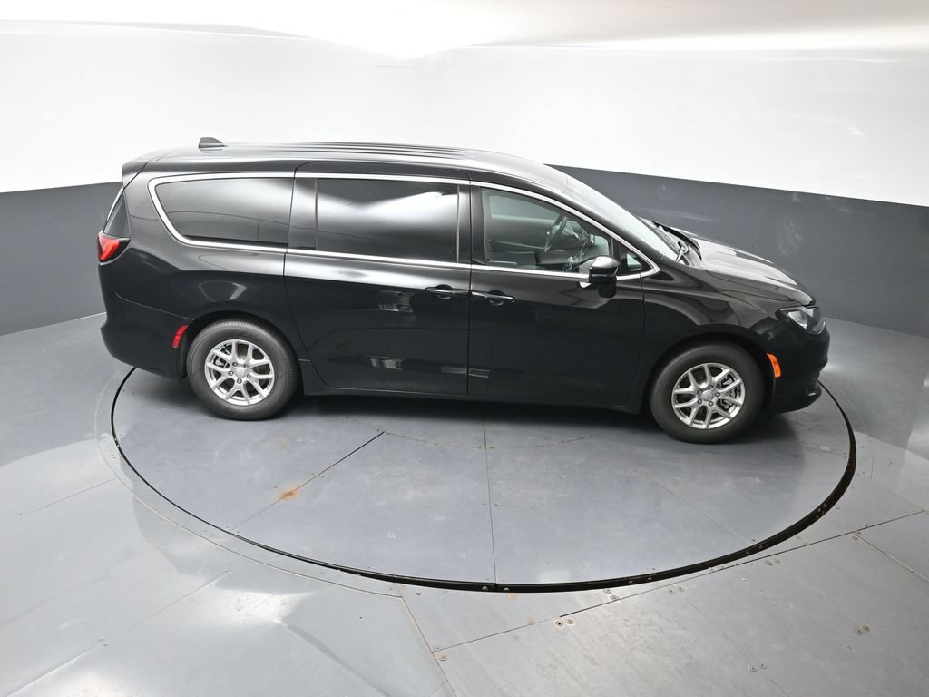 New 2027 Chrysler Pacifica LX FWD image 29