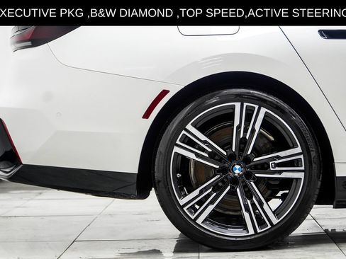 Used 2025 BMW 750e xDrive w/ Executive Package AWD/4WD image 9