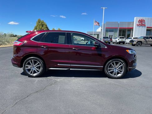 Used 2019 Ford Edge Titanium w/ Equipment Group 301A AWD/4WD image 2