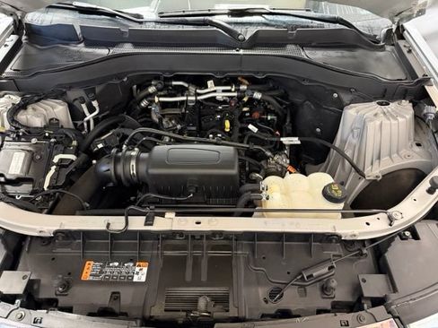 Used 2023 Ford Explorer XLT w/ Equipment Group 202A AWD/4WD image 49