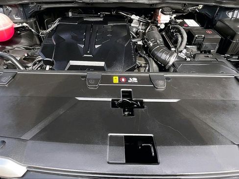 Used 2023 Kia Carnival LX image 9