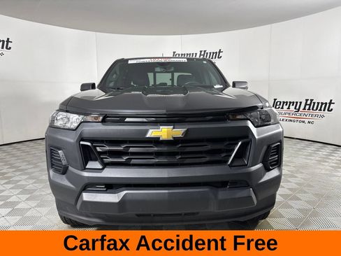 Used 2024 Chevrolet Colorado W/T w/ WT Convenience Package RWD image 3