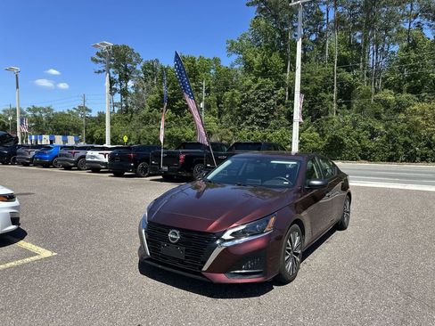 Used 2024 Nissan Altima 2.5 SV FWD image 12
