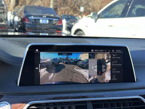 Used 2020 BMW 750i xDrive w/ M Sport Package image 24