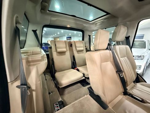 Used 2016 Land Rover LR4 image 16