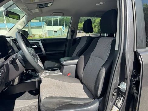 Used 2016 Toyota 4Runner SR5 AWD/4WD image 18