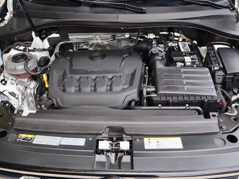 Used 2021 Volkswagen Tiguan SE AWD/4WD image 39