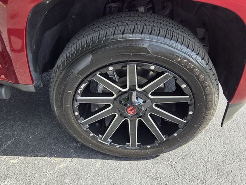 Used 2022 Chevrolet Colorado LT w/ Luxury Package image 12