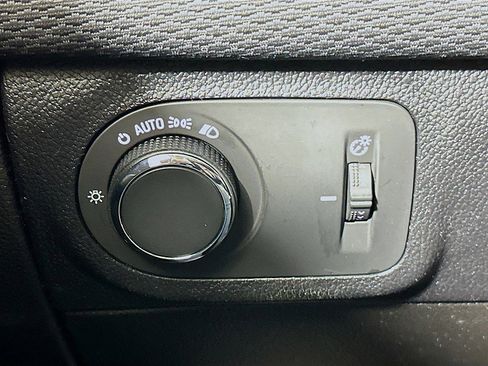 Used 2019 Chevrolet Cruze LT image 10