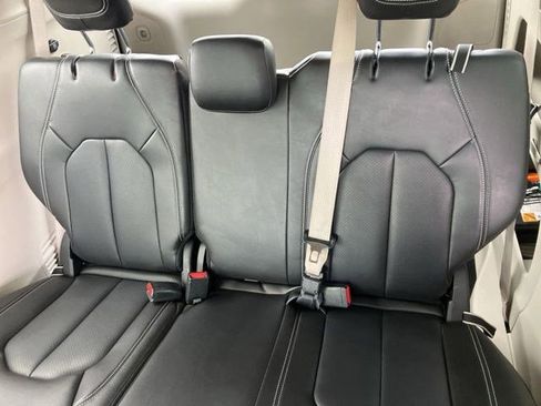 Used 2024 Chrysler Pacifica Touring-L FWD image 20