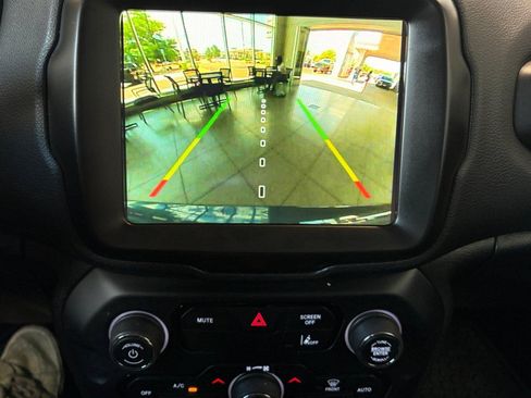 Used 2023 Jeep Renegade Latitude AWD/4WD image 22