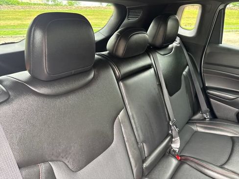 Used 2025 Jeep Compass Trailhawk AWD/4WD image 31